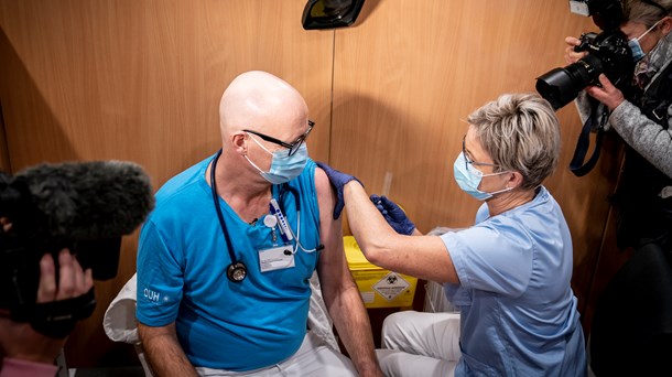 Voksende vaccineskepsis kan blive afgørende for bekæmpelsen af pandemien, skriver Lisbeth Knudsen.