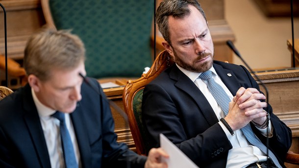 Snit af målinger: Venstre går ud af 2020 med historisk lav tilslutning