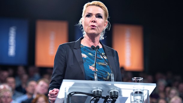 Inger Støjberg: Hvis hun smækker med døren til Venstre, vil det give genlyd på hele Borgen. 