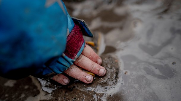 Omfanget af voksenkontakt i dagtilbuddene skal betydeligt højere op, hvis den skal have en mærkbar indflydelse, skriver Bent B. Andresen, Line Skov Hansen og Ole Hansen. (Foto: Asger Ladefoged/Ritzau Scanpix)