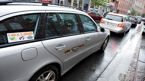 Flere aktører i taxibranchen mener ifølge ny evaluering af taxiloven fra 2018, at chaufførernes danskkundskaber er for dårlige. 