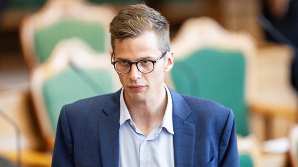 Partileder Alex Vanopslagh (LA) melder ud, at han som følge af stress for en tid er nødsaget til at overlade en større arbejdsbyrde til Liberal Alliancens folketingsgruppe.