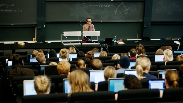 I teorien har alle mulighed for at tage en uddannelse, men opvækstvilkår spiller en væsentlig rolle for vores uddannelsesvalg, skriver Simon Bruun og Asbjørn Sonne Nørgaard. (Foto: Kasper Palsnov/Ritzau Scanpix)