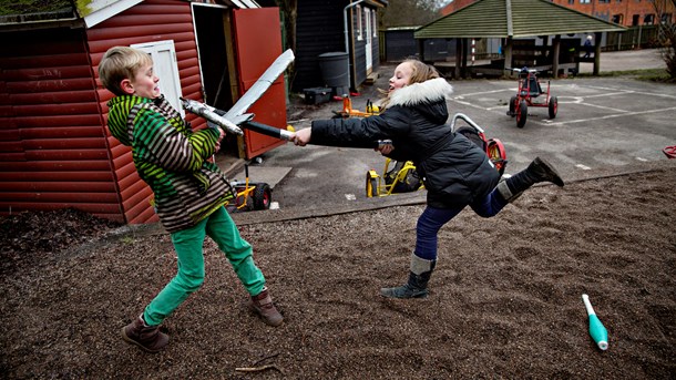 Det har lav indflydelse på smitteudbredelse, når man holder de mindste elever hjemme. Til gengæld har det meget høj indflydelse på samfundsøkonomi, trivsel og folkesundhed.