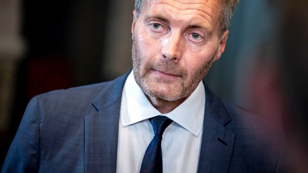 Udenrigsministeren og forsvarsministeren må sætte ind og finde ud af, hvad der er op og ned i sagen,