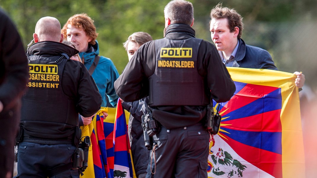 På hvilket niveau blev besluttet, at Tibet-demonstranter ikke måtte ses, da den kinesiske leder besøgte Danmark i 2012? Højt oppe, siger en tidligere chef i Forsvarets Efterretningstjeneste nu. Billedet er ikke fra dengang, men er et nyere billede fra en demonstration i 2019.