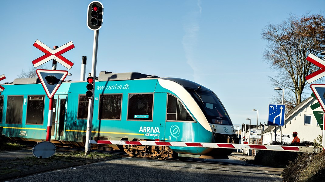 Før Billund Lufthavn bliver koblet op på jernbanenettet har borgerne i Holstebro og Herning ingen mulighed for offentlig transport til Billund Lufthavn, skriver Jan Hessellund. 