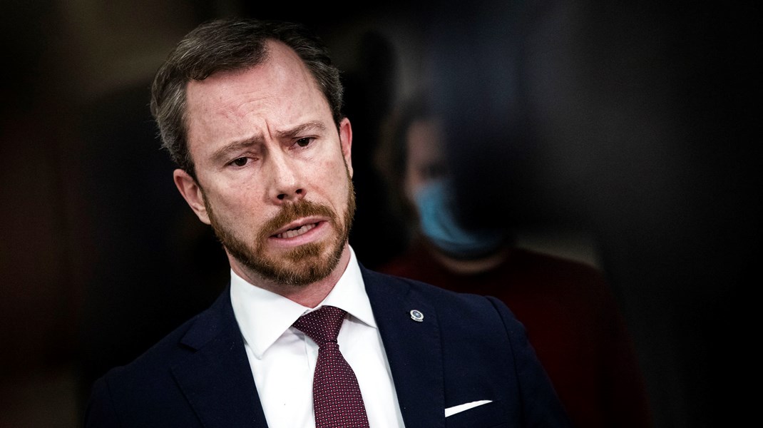 Skal placeringen som det største parti i den blå blok, ”det store dyr på savannen”, som Jakob Ellemann-Jensen selv har beskrevet det, bevares, kræver det, at partiet genopfinder sig selv politisk, skriver Benny Damsgaard.