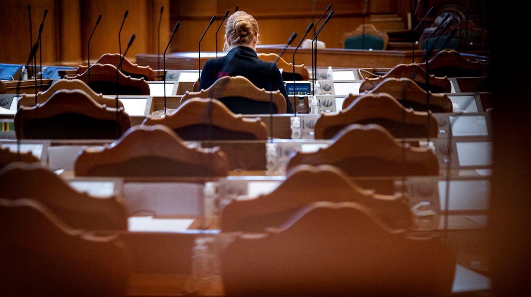 Inger Støjbergs grøftegravning kan føre til vanvittige konspirationsteorier fyldt med mistillid til politikerne, staten, myndighederne og hinanden, frygter Lisbeth Knudsen.