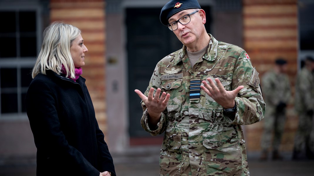 Nye sager viser, at forsvarsminister Trine Bramsen presser ændringer igennem i Forsvaret, der udfordrer identiteten blandt de operative styrker, skriver Anders Puck Nielsen.