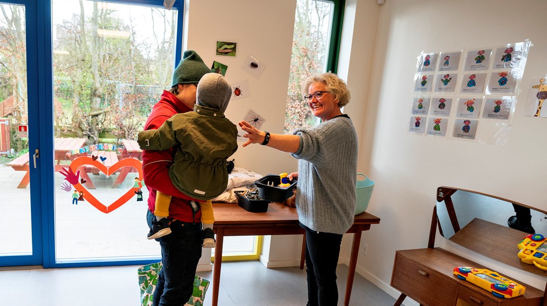 Særligt pædagoger har vist sit værd under coronakrisen, og vi får brug for endnu flere hænder i fremtiden, skriver Thomas Christensen og Poul Skov Dahl. 