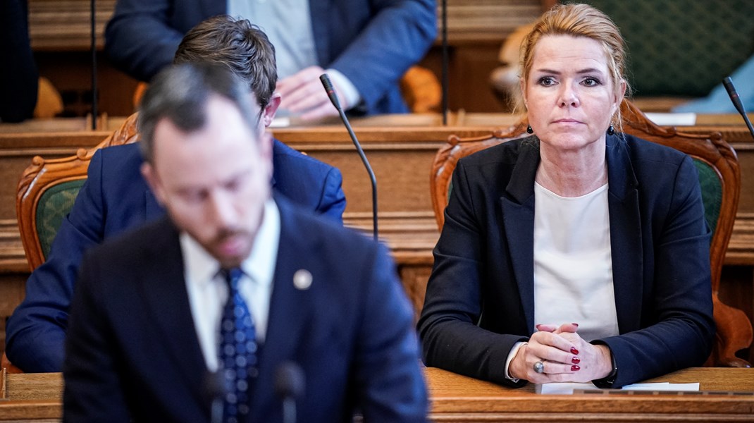 Pointen her er ikke, at Støjberg tager fejl eller er populist. Pointen er, at hun er lige så meget politiker som alle andre politikere. Og som alle andre politikere vil hun gerne tage sig så autentisk ud, at vi helt glemmer, at hun faktisk bare er politiker. 