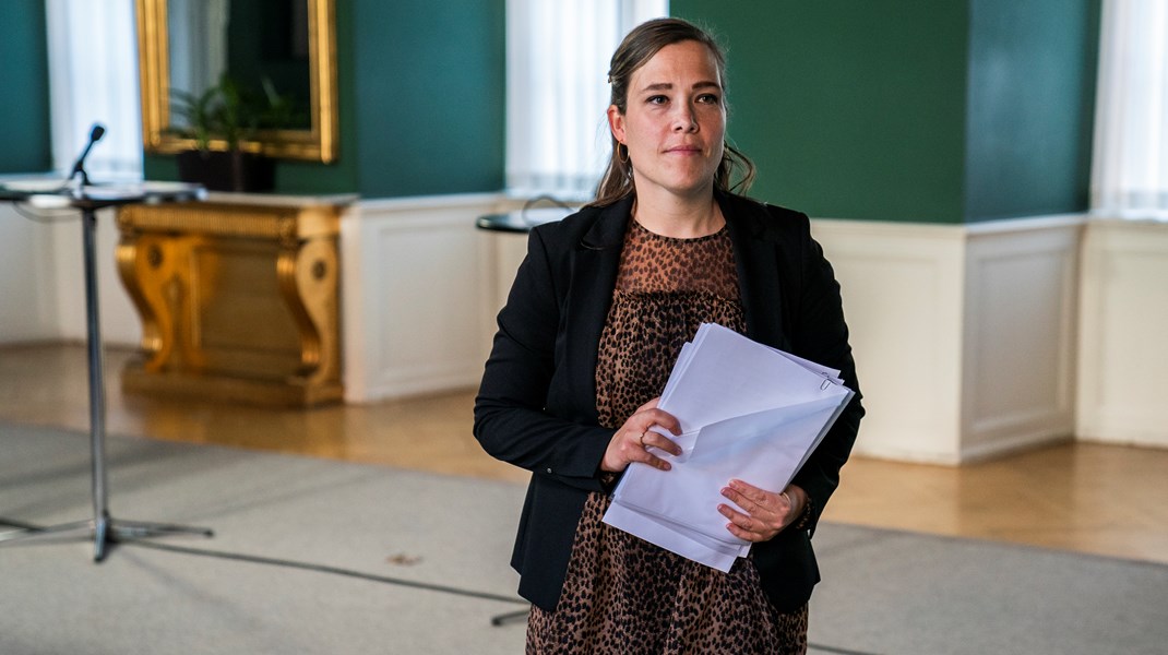 Social-og ældreminister Astrid Krag (S) skal på et samråd svare på, om tilsynet med kommunerne er tilstrækkeligt.