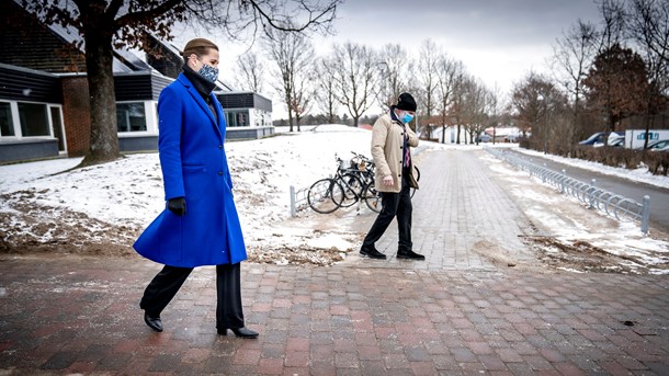 Dagens overblik: Ny epidemilov åbner for masseovervågning, og i dag får vi et hint om genåbning