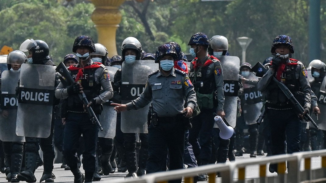 Militæret har sat voldsomt ind over for demonstranter i Myanmar. Der er hårdt brug for politisk pres fra hele det internationale samfund, skriver Helene Maria Kyed. 