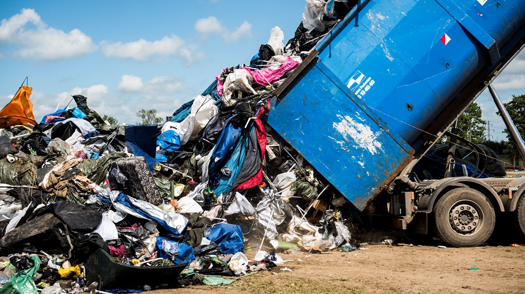 I 2040 vil der blive udledt 29 millioner ton plastikaffald til verdenshavene årligt, lyder det i rapporten 'Breaking the Plastic Wave' fra 2020.