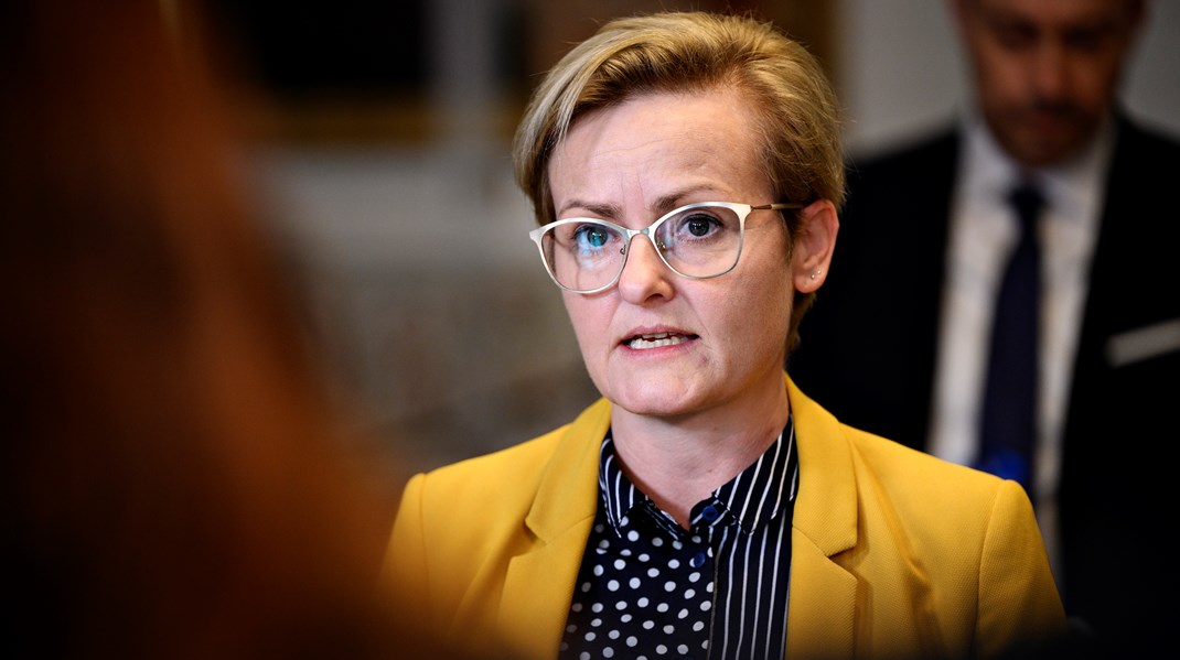 Børne- og Undervisningsminister Pernille Rosenkrantz-Theil skal på et samråd forholde sig til, at danske 4. klasse elever er blevet dårligere til matematik.