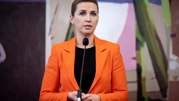 Statsminister Mette Frederiksen (S) lægger op til en diskussion af kapaciteten på Danmarks sygehuse.