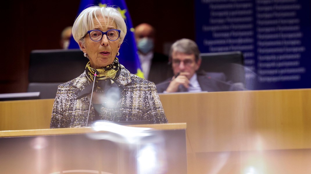 ECB-chef Christine Lagarde har varslet, at sammenhængen mellem pengepolitik og klimaforandringer kommer til at spille en rolle i ECB's gennemgang af den samlede pengepolitiske strategi, skriver Søren Hove Ravn.