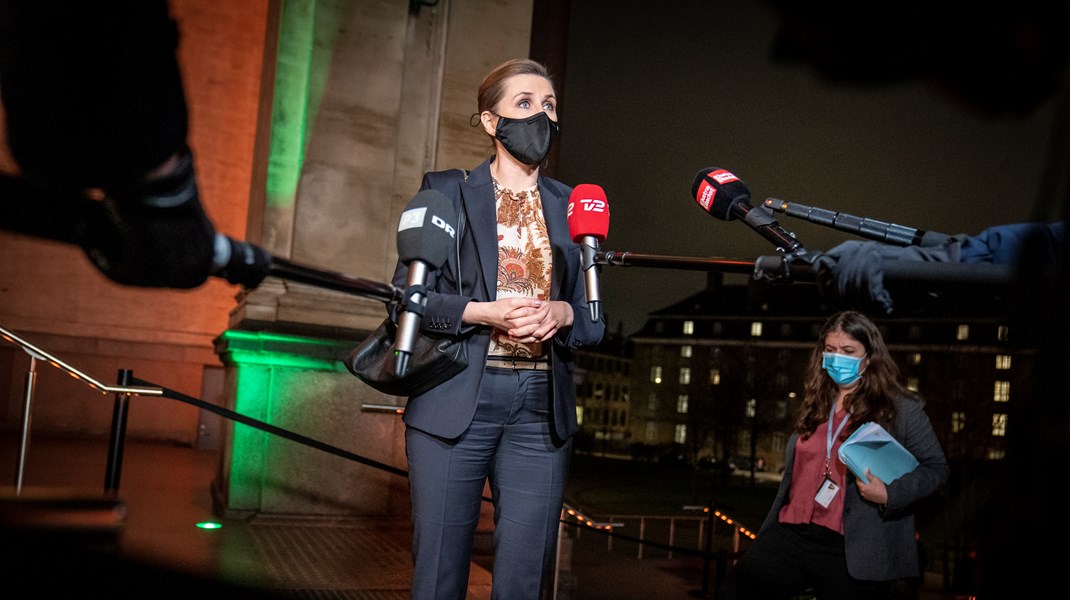 Partilederdebat: Mette Frederiksen under pres for genåbningsplan