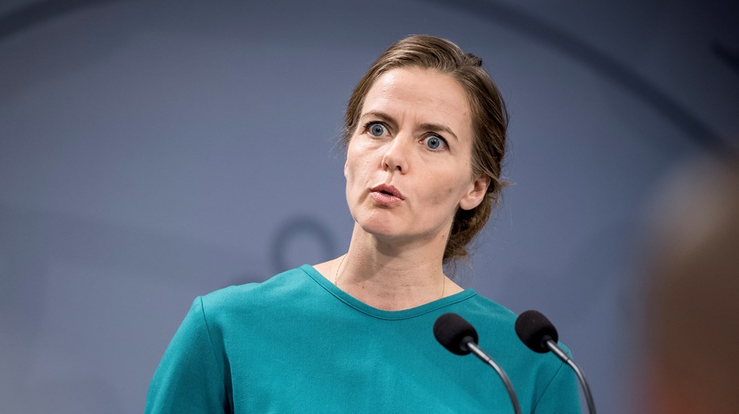 Når regeringen her et år efter nedlukningen hænger fast i et slæbespor, når det handler om at genåbne Danmark, har vi i stedet fremlagt vores plan for en genåbning, skriver tidligere sundhedsminister Ellen Trane Nørby.