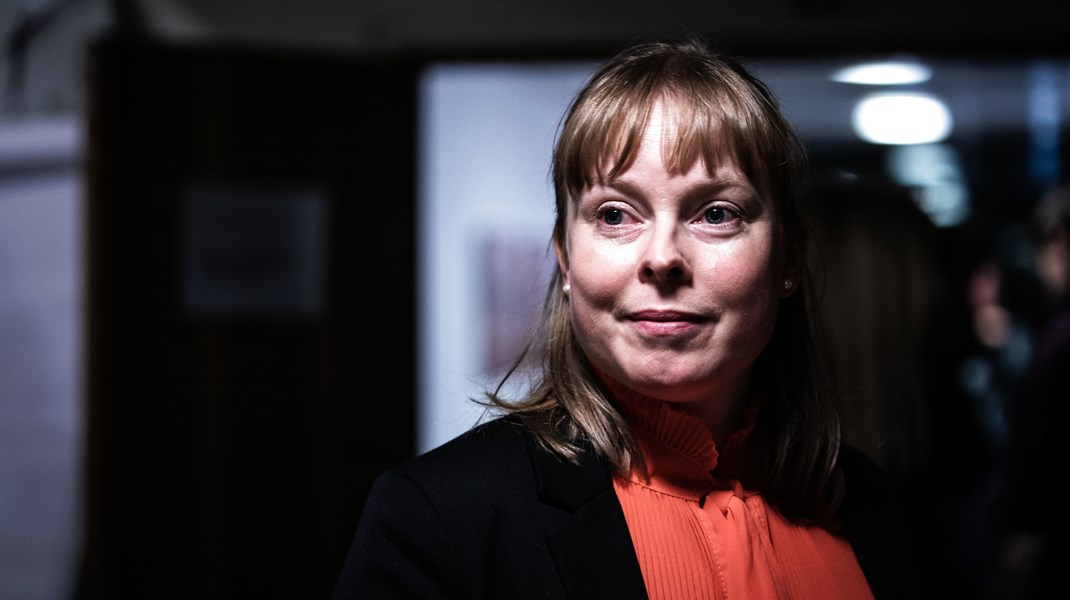 Kulturminister Joy Mogensen (S) har fremsat et lovforslag, som skitserer stramme rammer for, hvordan medier og techgiganter kan et etablere et forhandlingssamarbejde, skriver Danske Mediers bestyrelse