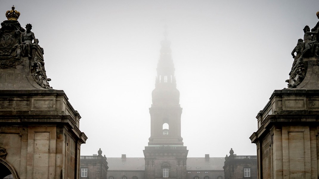 Retsstatslige vismænd kunne blandt andet holde øje med eventuelle svagheder i magtens tredeling mellem regering, Folketing og landets domstole, lyder det fra Corona Task Force nedsat af Djøf.