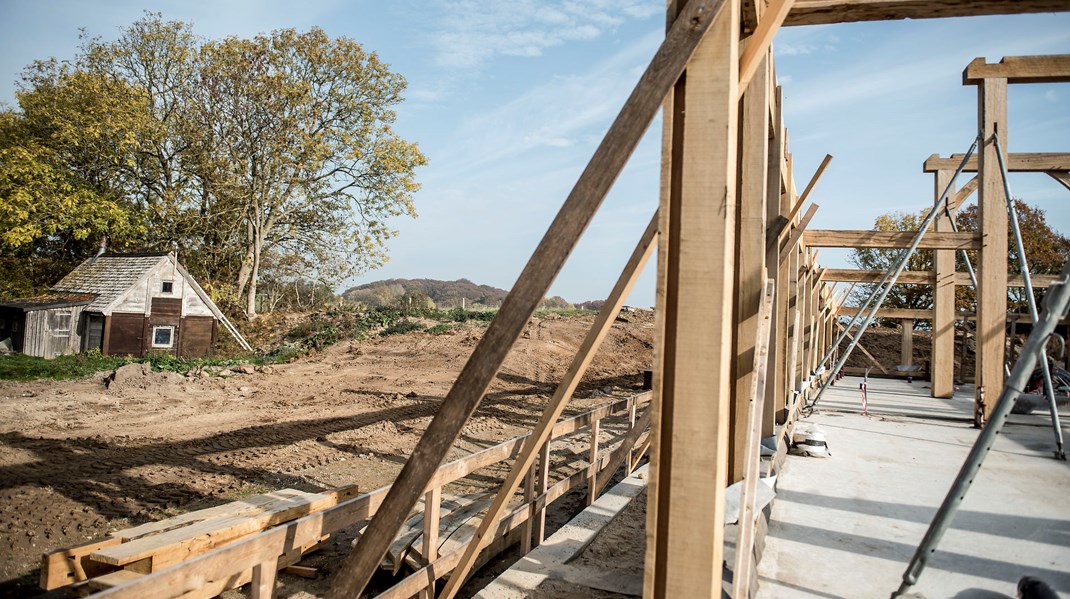 Manglende viden om og erfaring med træbyggeri blandt rådgivere og entreprenører skaber usikkerhed i forhold til at bruge mere træ i byggeriet, mener Lauritz Rasmussen.