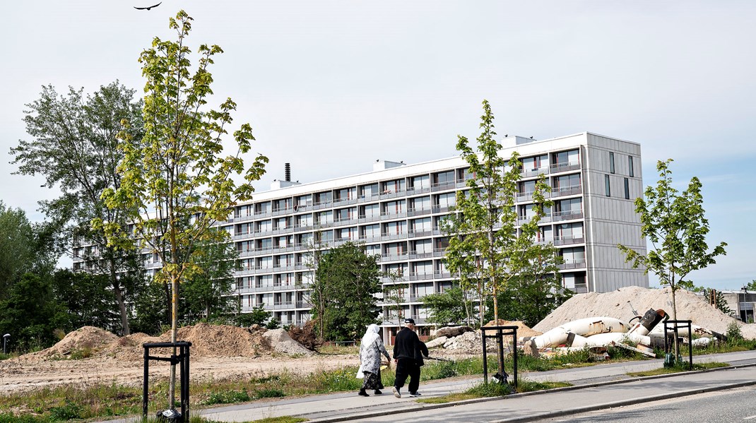 Regeringens ghetto-politik bygger på den antagelse, at områder med høj koncentration af bestemte slags mennesker i sig selv skaber problemer. Men det er folk der skaber ghettoerne, ikke omvendt, skriver Otto Brøns-Petersen.