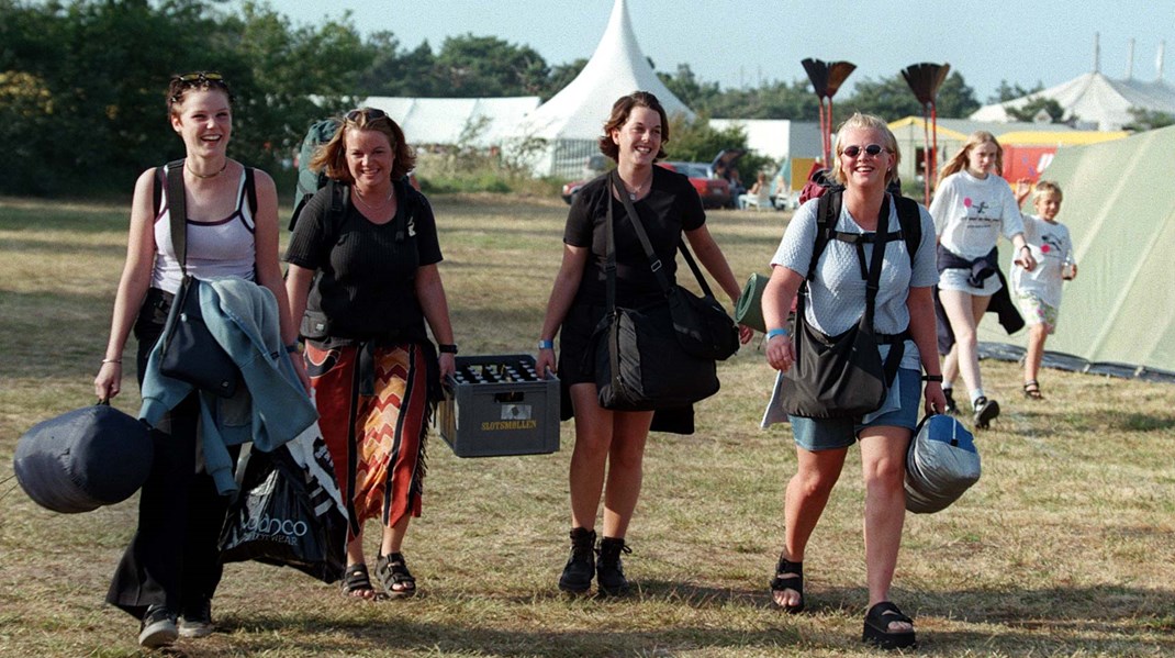 Mange krydser måske fingre for, at sommerens festivaler bliver til noget. Men det er stadig uvis. Festivalerne var ikke nævnt med et ord i regeringens store genåbningsplan, de præsenterede tirsdag. 