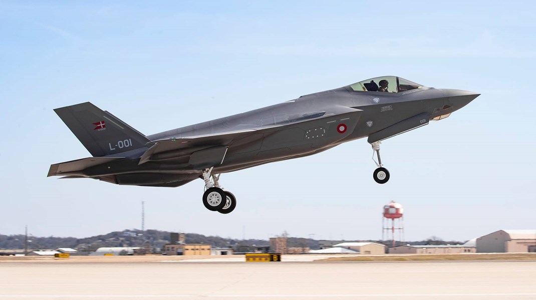 Første danske F-35 i luften for første gang.