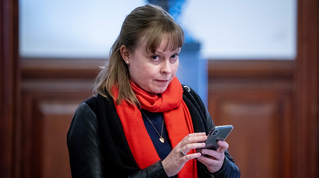 Joy Mogensen (S) har med næsten usvigelig sikkerhed formået at træde centrale kulturaktører over tæerne, hver eneste gang hun udtaler sig om sit ressortområde i offentligheden, skriver Johanne Dalgaard.