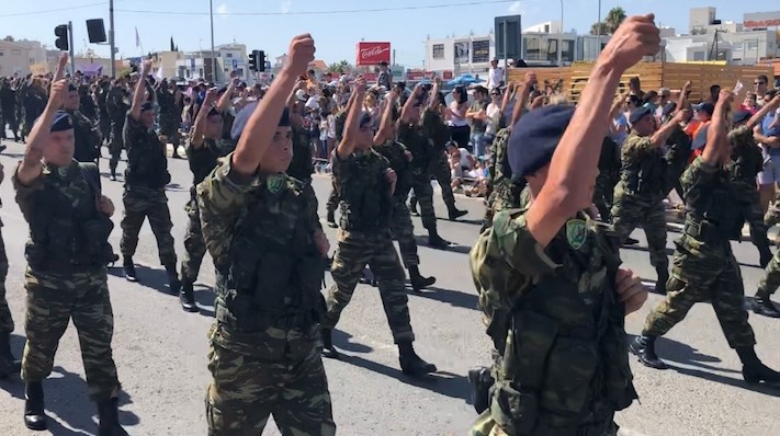 Militærparade på Cyperns selvstændighedsdag 1. oktober. Korruption er for flest cyprioriter et større problem end pandemien.