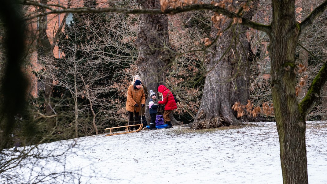  Vi skal anerkende, at der i Danmark er børn, hvis forældre ikke har råd til vintertøj og tilstrækkelig mad, skriver Iben Nørup og Betina Jacobsen. (Foto: Emil Helms/Ritzau Scanpix)