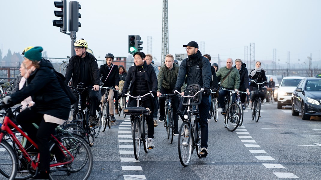 I København vil cyklister, gående og dem, der anvender offentlig transport, blive bedre stillet, hvis biltrafikken begrænses markant med forslaget om trængelsafgifter, skriver Erik Hjulmand.