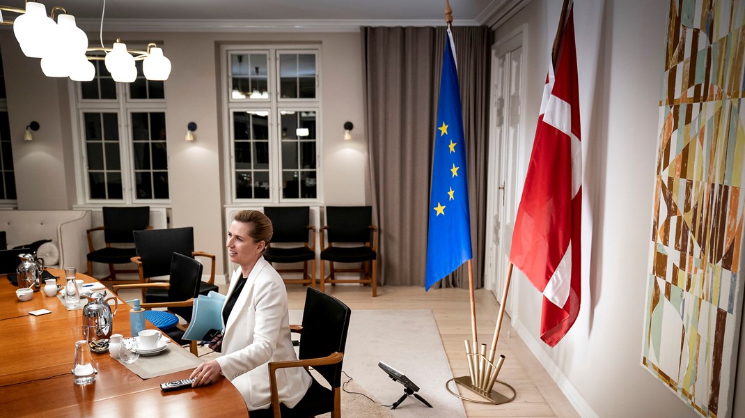 I Kommissionen har vi altid trukket på skuldrene, når nationale statsministre eller fagministre skyder skylden for mindre populære europæiske beslutninger på EU, skriver Jens Nymand Christensen.