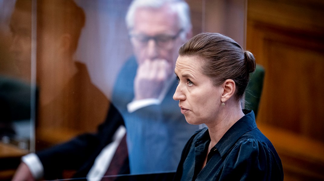 Mette Frederiksen skal på tirsdag krydse klinger med de andre partiledere i Folketinget, når den står på partilederdebat. 