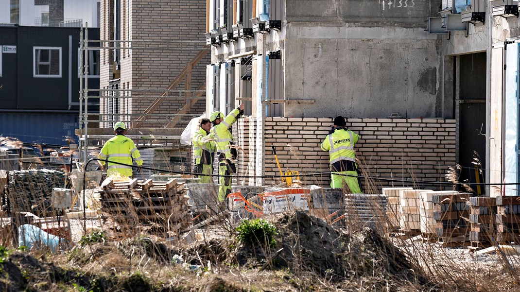 Det er nødvendigt, at vi ser på reformer, der kan øge arbejdsudbuddet og på kort sigt få lempet vilkårene for at få udenlandsk arbejdskraft hertil, skriver Kim Møller Laursen.