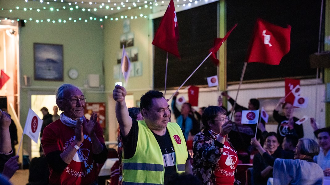 Valgfest hos partiet Inuit Ataqatigiit (IA), som blev den helt store vinder til det grønlandske valg i april. Nu har de indgået regering med partiet Naleraq. 