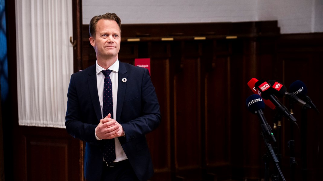 Udenrigsminister Jeppe Kofod (S) afviser, at han ønsker at parkere planen om en ny europapolitisk aftale i en syltekrukke.