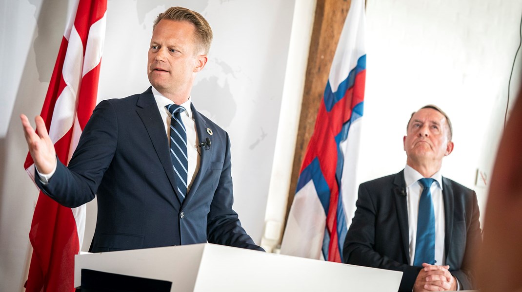 Danmarks udenrigsminister Jeppe Kofod (t.v.) og det færøske landsstyres udenrigsansvarlige Jenis av Rana ved et pressemøde før den daværende amerikanske udenrigsminister Mike Pompeos besøg i juli 2020. 