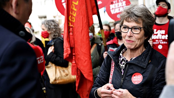 Formand for Dansk Sygeplejeråd Grete Christensen er testet positiv for corona. Det sker umiddelbart før fristen for at lande et forlig om sygeplejerskernes overenskomst udløber natten til fredag. Sygeplejerskerne har varslet strejke, hvis det ikke lykkes. 