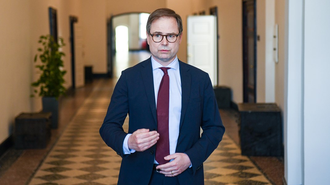 Finansminister Nicolai Wammen (S) indledte mandag økonomiforhandlinger med Danske Regioner og tirsdag med KL. Ind til videre har han afvist ekstra krav udover demografien.