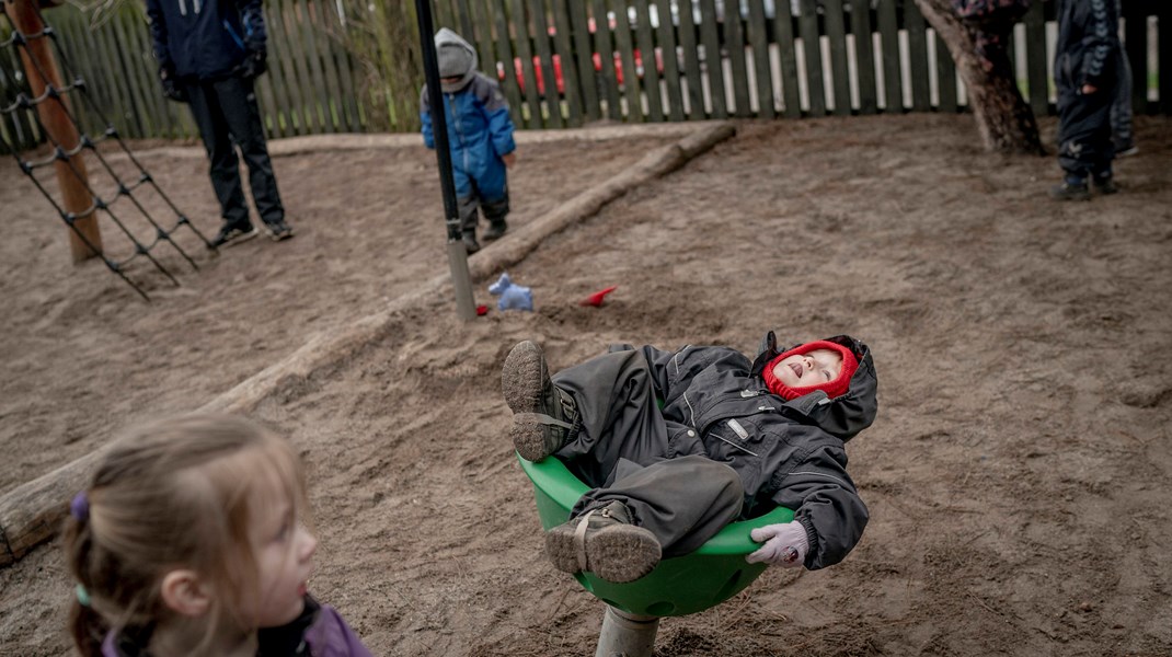 Det bør være sådan, at institutionerne bygges og indrettes, så de altid kan opdeles i mindre, selvstændige institutioner. Med egen ledelse, egne pædagoger, egne børn og eget forældreråd, skriver Jesper Christensen og Jens-Kristian Lütken. 