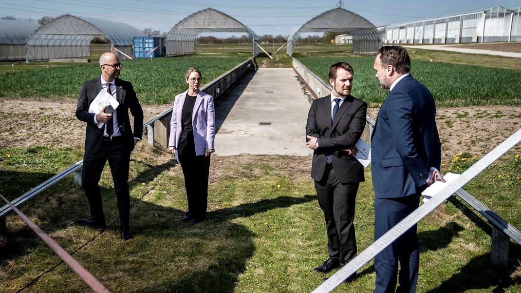 Alle venter på regeringen i landbrugsforhandlingerne. Men regeringen venter på Venstre