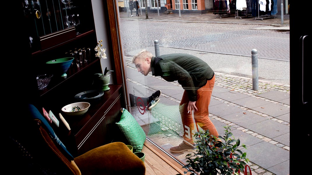 Desværre ser vi, at affaldsselskaber og kommuner etablerer egne genbrugsbutikker, og på den måde har de indledt konkurrence med de frivilligt drevne genbrugsbutikker, skriver Mattias Söderberg.