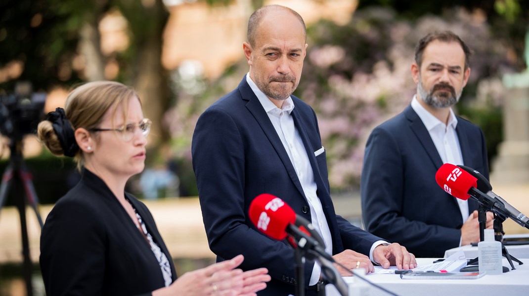 Når sundhedsvæsenets toppolitikere indkalder til fælles pressemøde og på forhånd sætter et højt forventningsniveau på patienternes vegne, forpligter det, skriver Jes Søgaard.