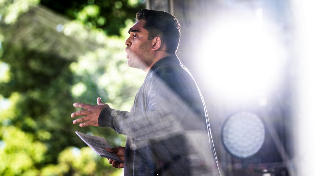 Frie Grønnes politiske leder, Sikandar Siddique, opfordrede i sin partiledertale til at ændre retorikken om indvandrere.