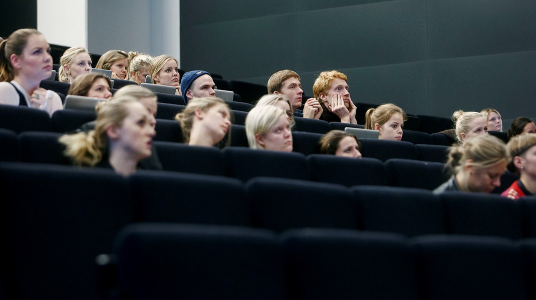 Udflytning af de mindre humanistiske fag i de facto betyde en lukning og en besparelse på uddannelsesområdet, som konkret risikerer at koste mange af de humanistiske fag livet.