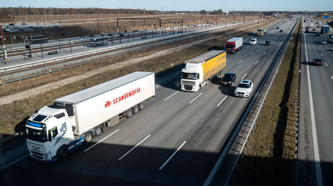 Hvis regeringen virkelig ønsker at fremme omstillingen af den tunge godstransport, skal der helt andre og mere potente midler til, skriver Erik Østergaard.